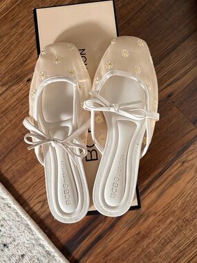BCBGeneration Hildana Mule Cream Floral Bow Slip-On Mules size 6
